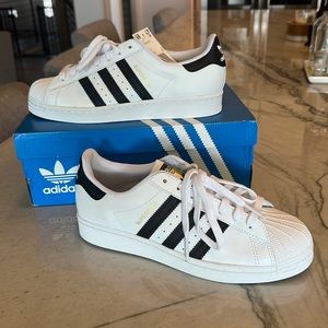 NIB Adidas Superstar Women’s Sneaker with gold logos